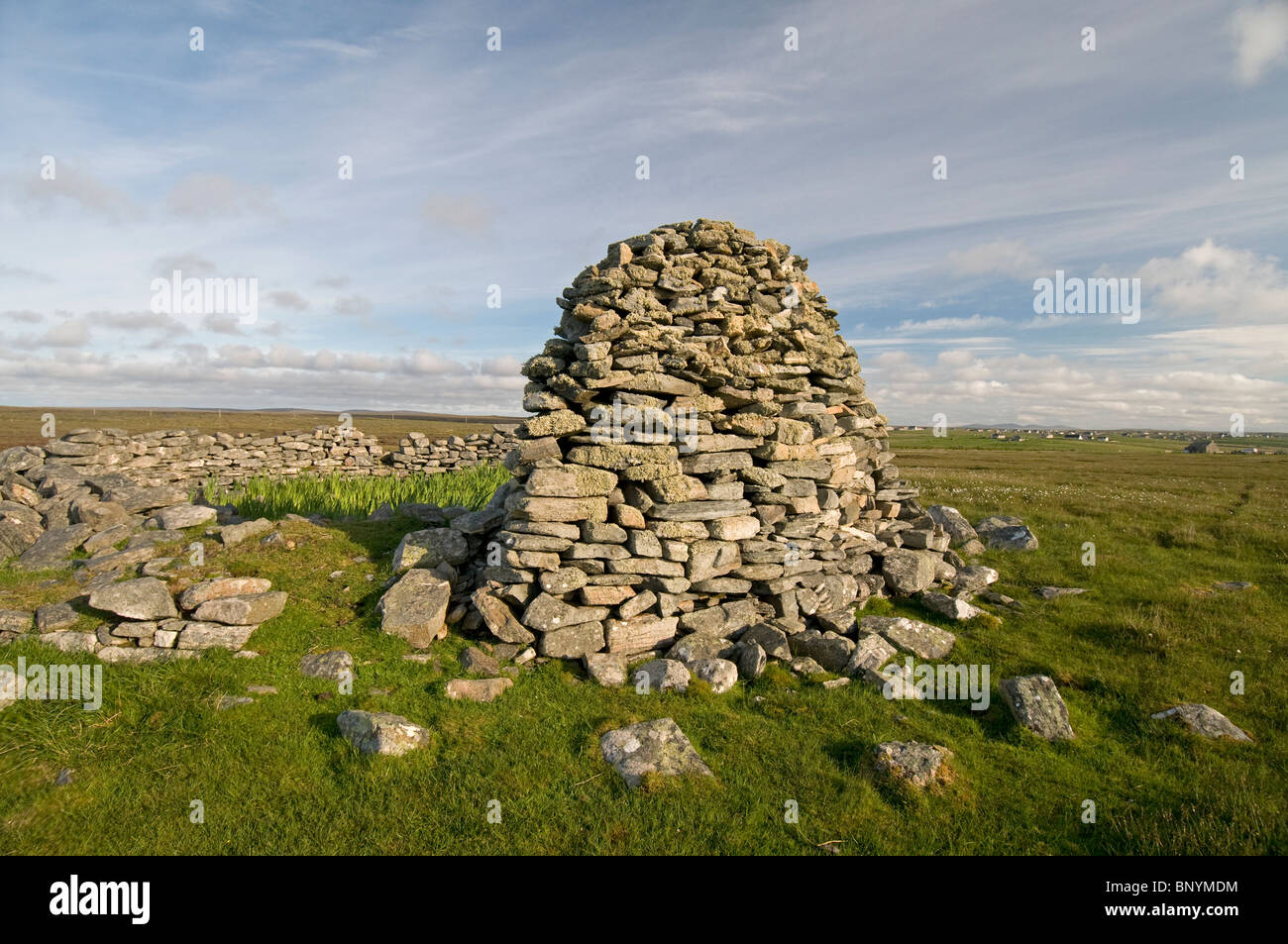 Il rovinato broch alla Dun Bhuirgh, Mealabost, a nord ovest di Lewis, Ebridi Esterne. Western Isles, Scozia. SCO 6230 Foto Stock