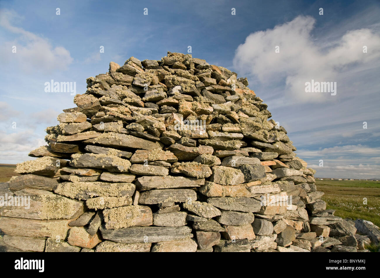 Il rovinato broch alla Dun Bhuirgh, Mealabost, a nord ovest di Lewis, Ebridi Esterne. Western Isles, Scozia. SCO 6233 Foto Stock