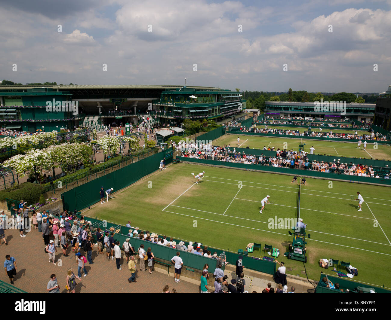 25 giugno 2010: Dal centro di diffusione del tetto. Wimbledon torneo internazionale di tennis presso il All England Lawn Tennis Club di Londra, Inghilterra. Foto Stock