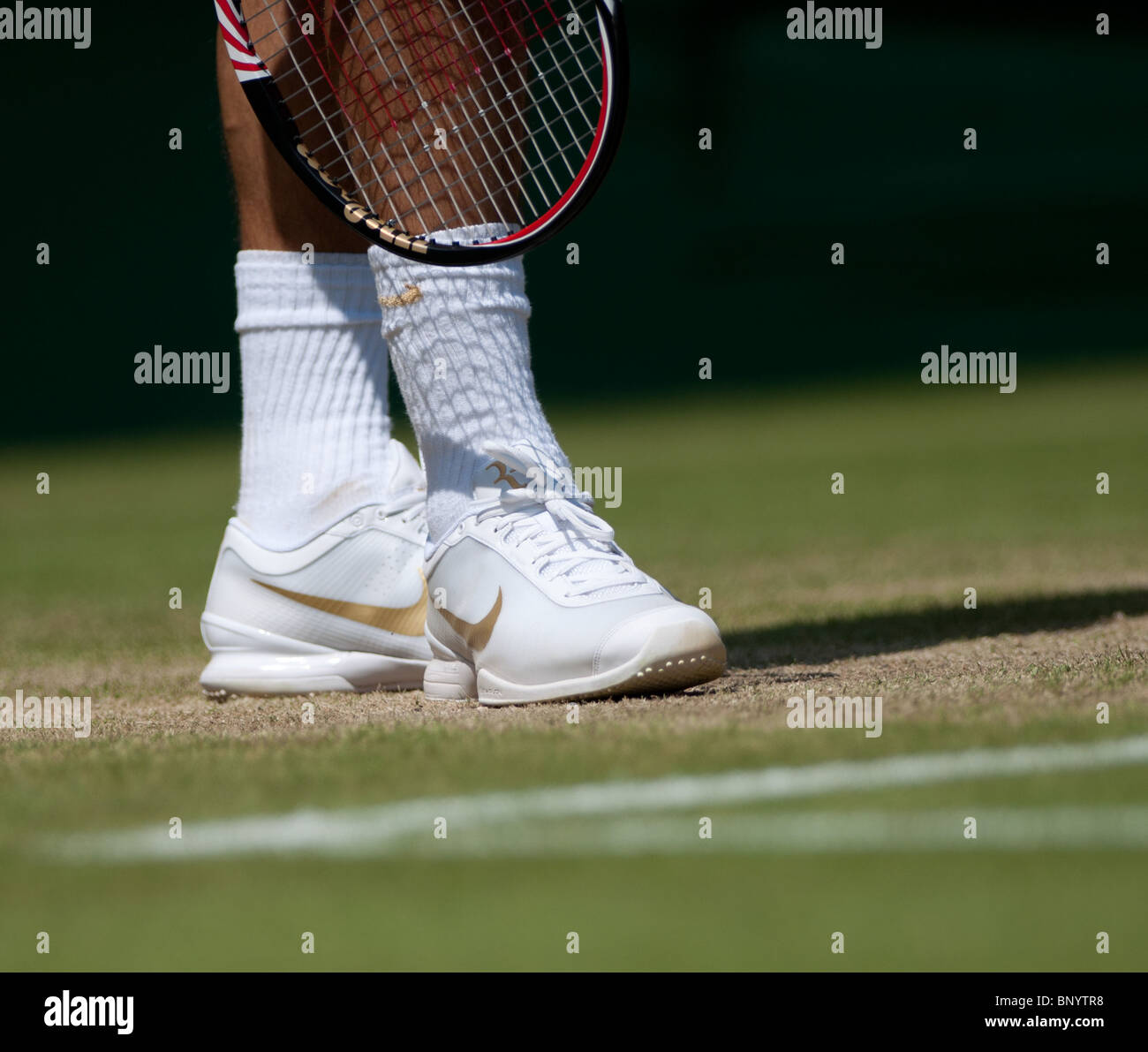 Il torneo di Wimbledon Tennis Championships 2010 Roger Federer scarpe Foto  stock - Alamy