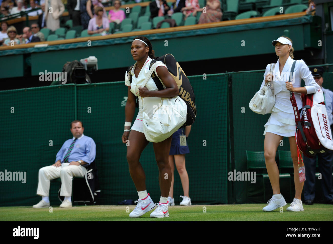 28 giugno 2010: Serena Williams (USA)[1] v Maria Sharapova (RUS){1}. Wimbledon torneo internazionale di tennis presso il All England Lawn Tennis Club di Londra, Inghilterra. Foto Stock