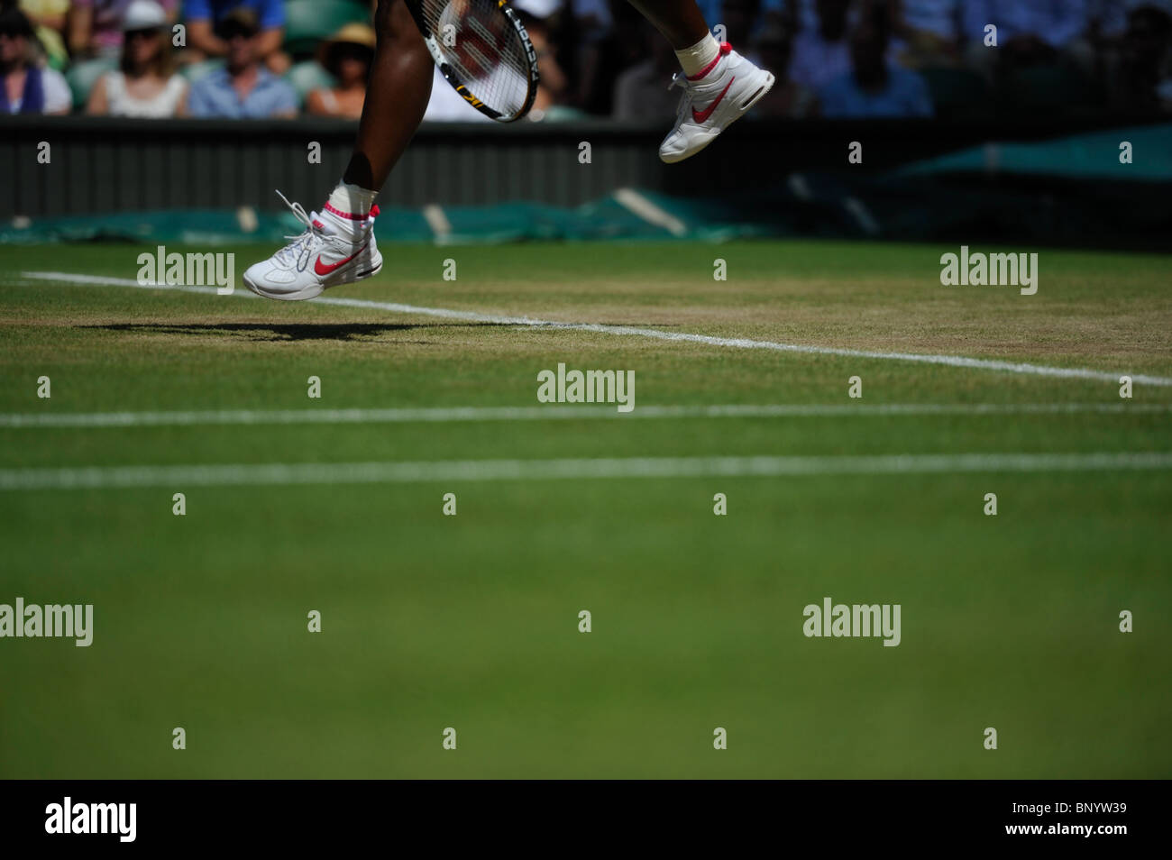 28 giugno 2010: Serena Williams (USA)[1] v Maria Sharapova (RUS){1}. Wimbledon torneo internazionale di tennis presso il All England Lawn Tennis Club di Londra, Inghilterra. Foto Stock