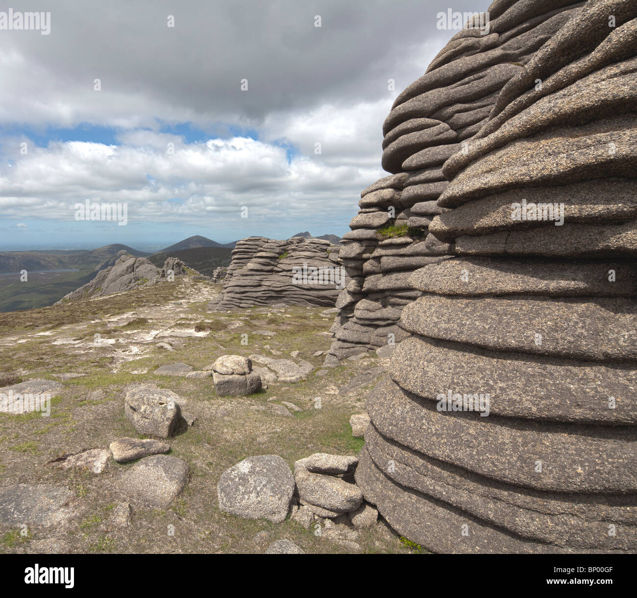 Vista da Slieve Binian, Mourne Mountains, County Down, Irlanda del Nord, Regno Unito Foto Stock