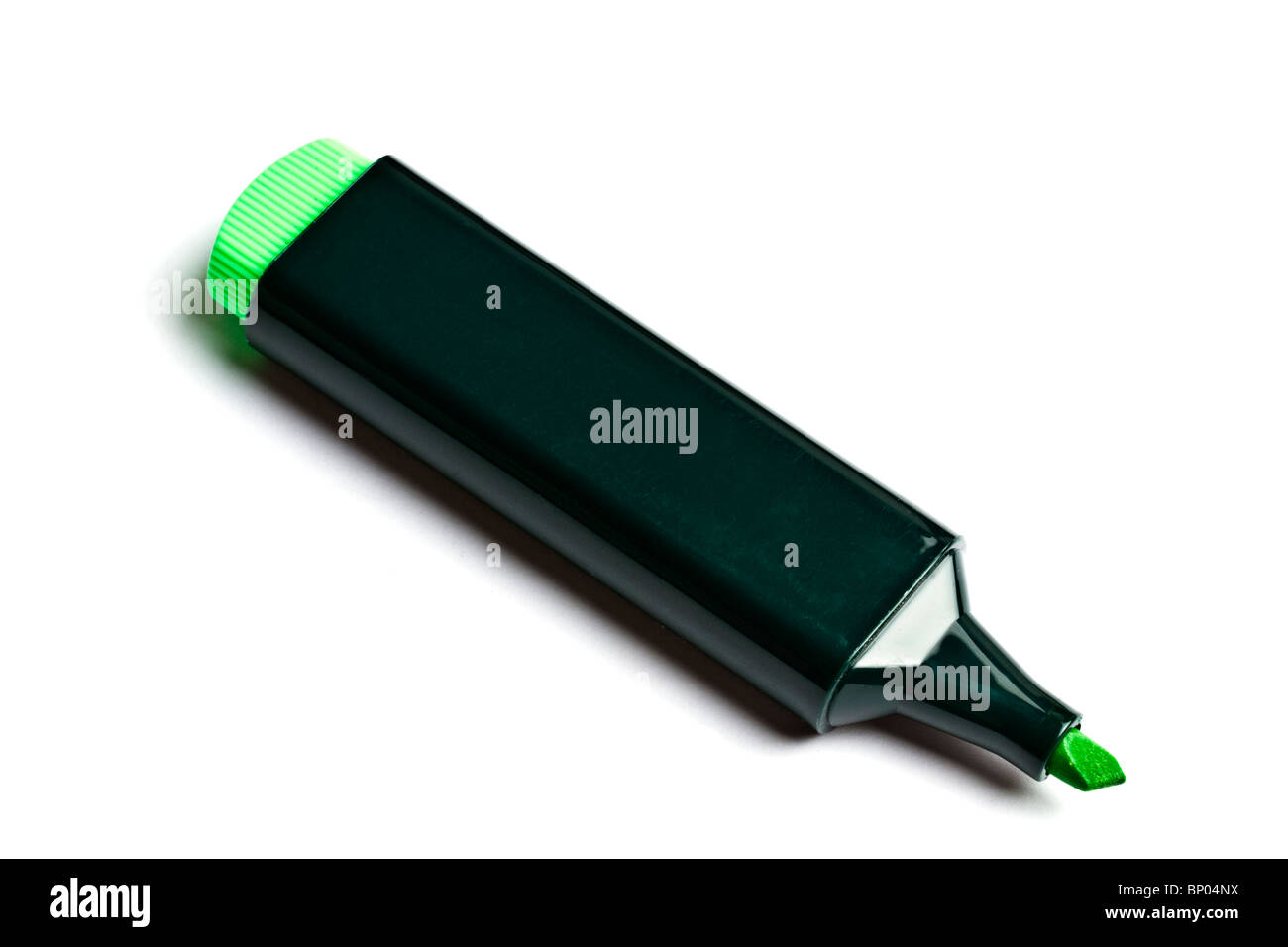 Evidenziatore verde isolato su sfondo bianco Foto Stock