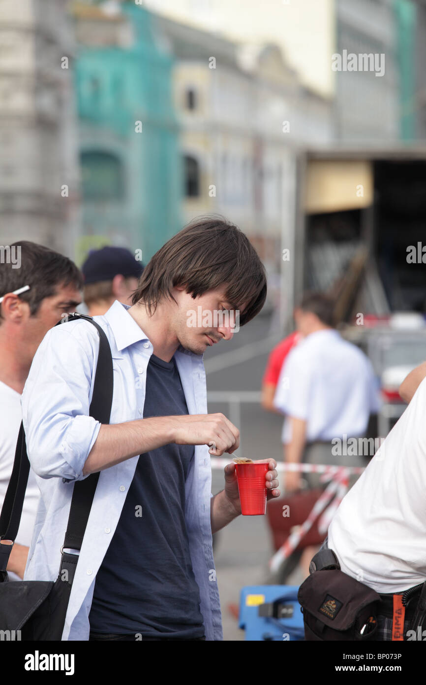 Equipaggio sul set di "L'Ora Più Buia' film sulla Piazza Rossa di Mosca, Russia Foto Stock