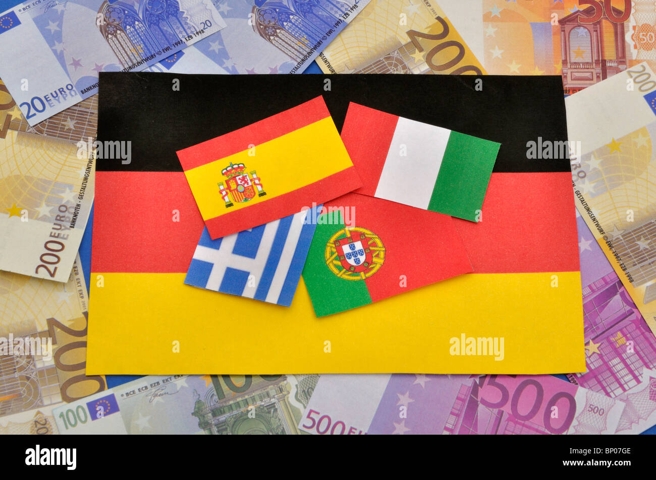 Bandiere europee sulla parte superiore delle banconote Foto Stock