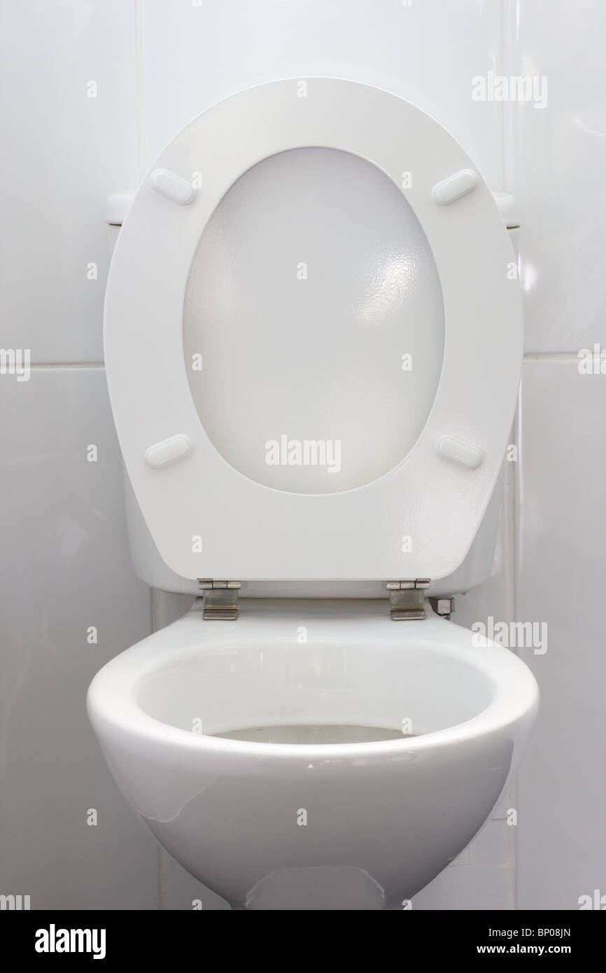 Wc tazza con coperchio e il sedile del gabinetto fino Foto Stock