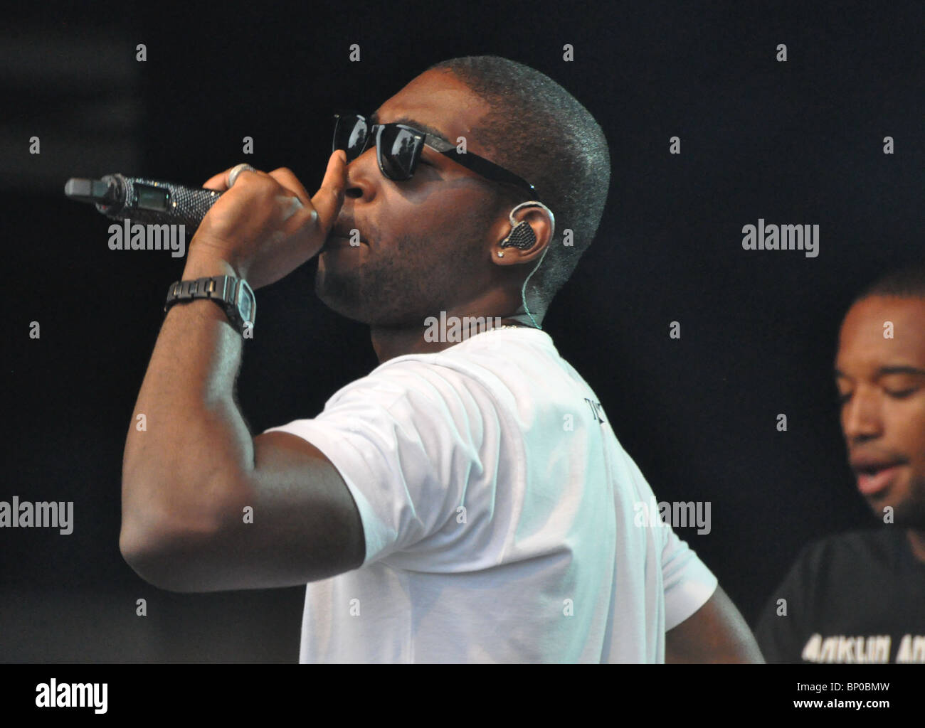 Tinie Tempah suona al festival musicale Camp Bestival presso il Castello di Lulworth nel Dorset il 2010 luglio Foto Stock