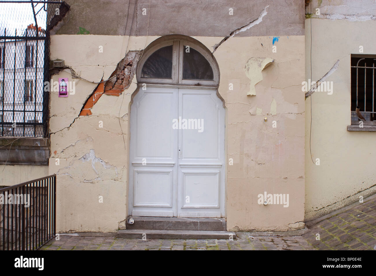 Francia, Parigi Montmartre, parete incrinato Foto Stock
