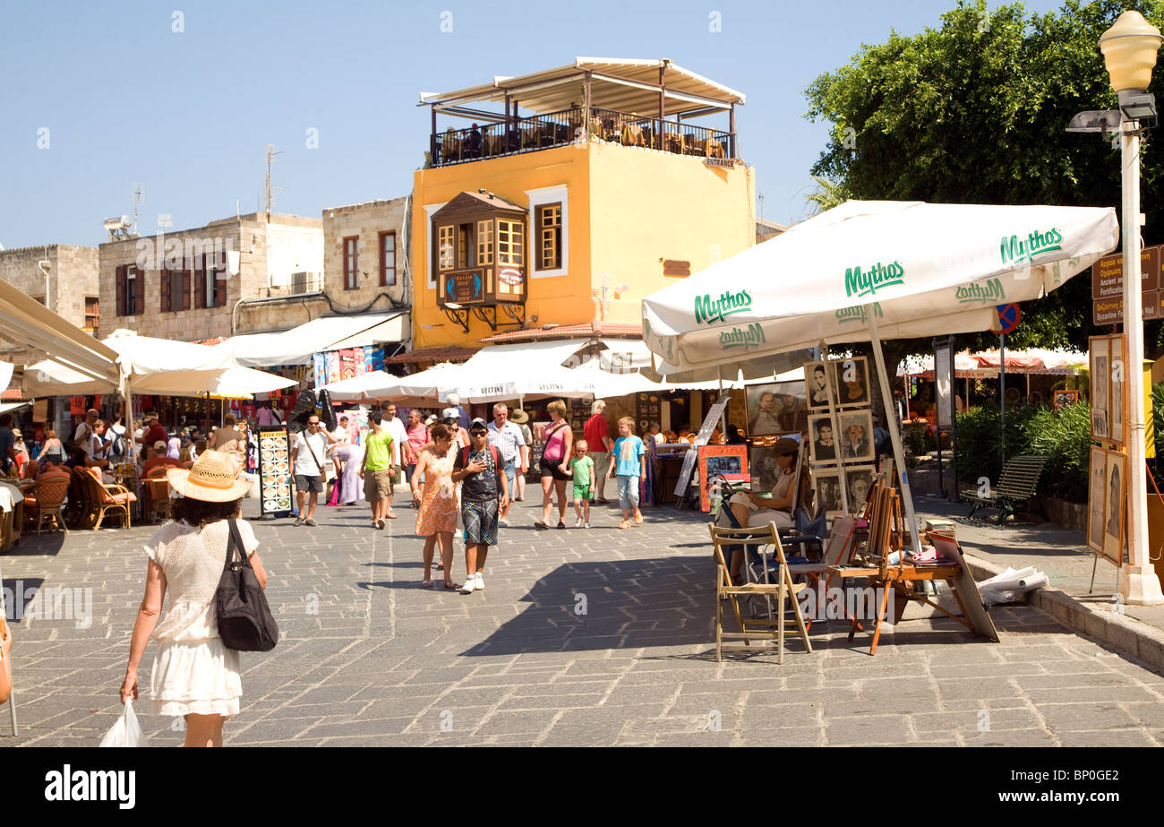 Piazza dei martiri ebrei, città vecchia, Rodi, Grecia Foto Stock