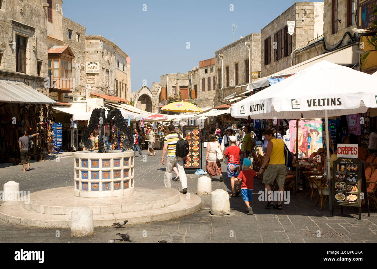 Piazza dei martiri ebrei, città vecchia, Rodi, Grecia Foto Stock