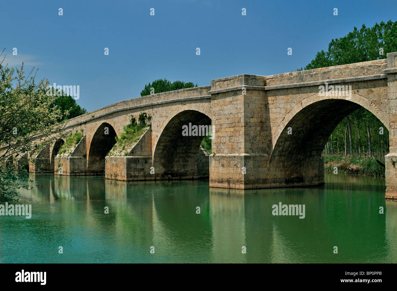 Spagna, San Giacomo modo: Puente Itero su Rio Pisuerga in Itero del Castillo Foto Stock