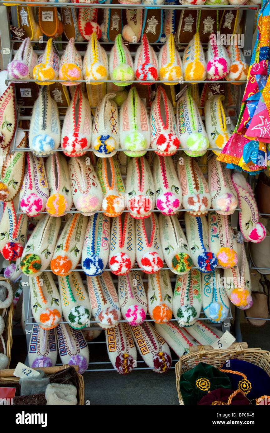 Pantofole di lana calzature display, Rodi, Grecia Foto stock - Alamy