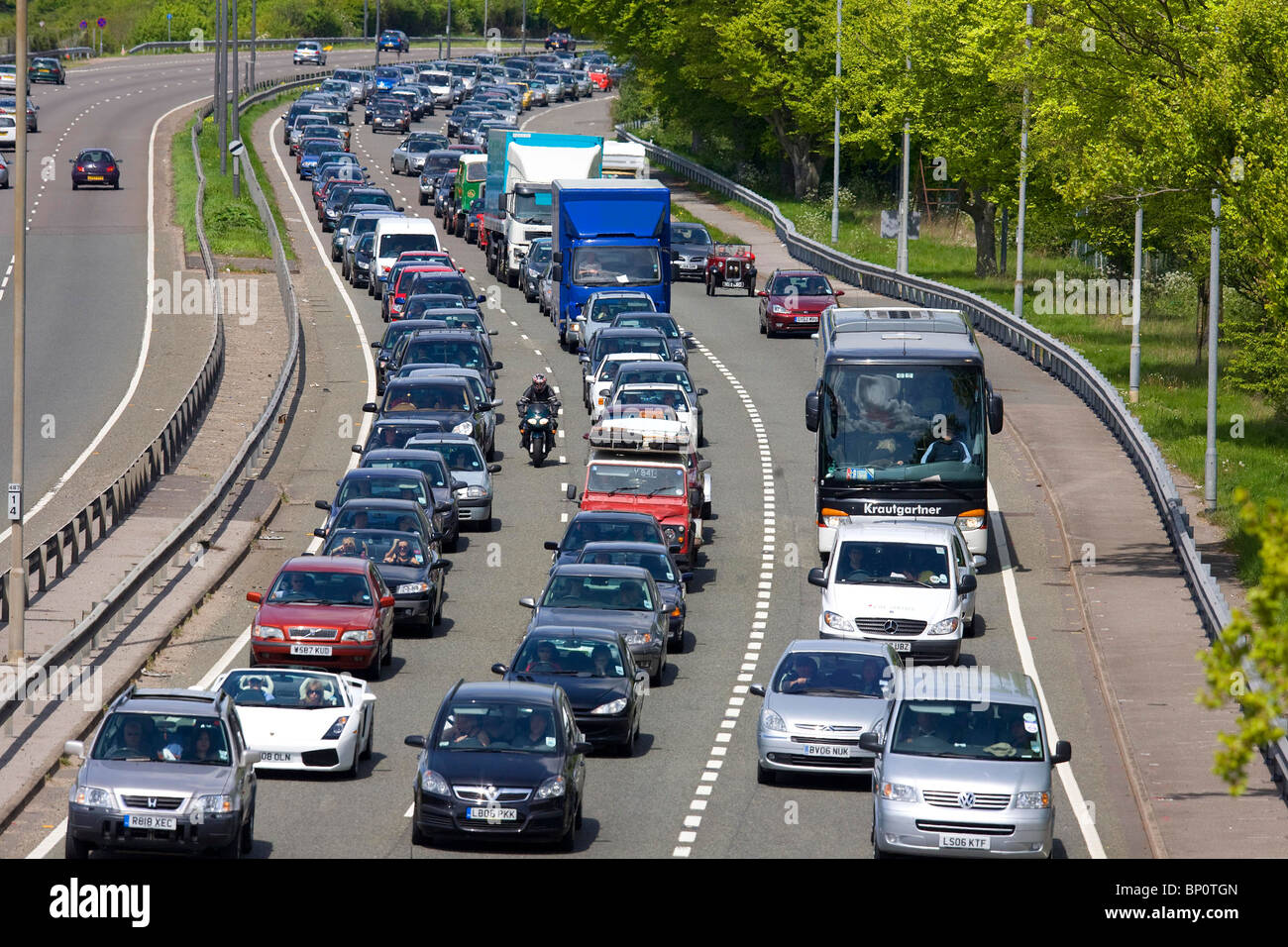 Smerigliare il traffico a un arresto entrando in Brighton. Foto di James Boardman. Foto Stock