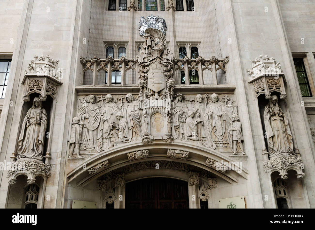Dettaglio della facciata della Corte suprema, Westminster, London, England, Regno Unito Foto Stock