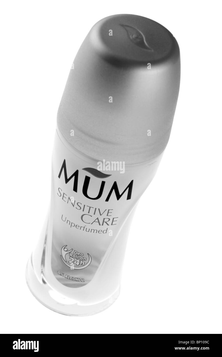 Mamma rotolare sulla cura sensibile unperfumed deodorante ascelle Foto Stock
