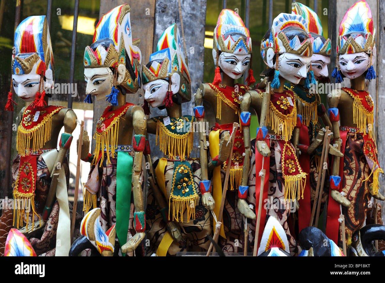 Decorate Java indonesiano di burattini. Il mercato di Camden, Londra Foto Stock