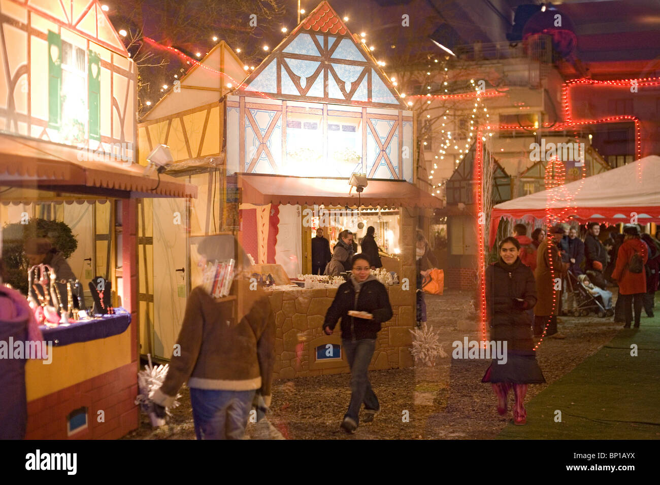 Francia, Suresnes, mercato di Natale 12/15/07. Foto Stock