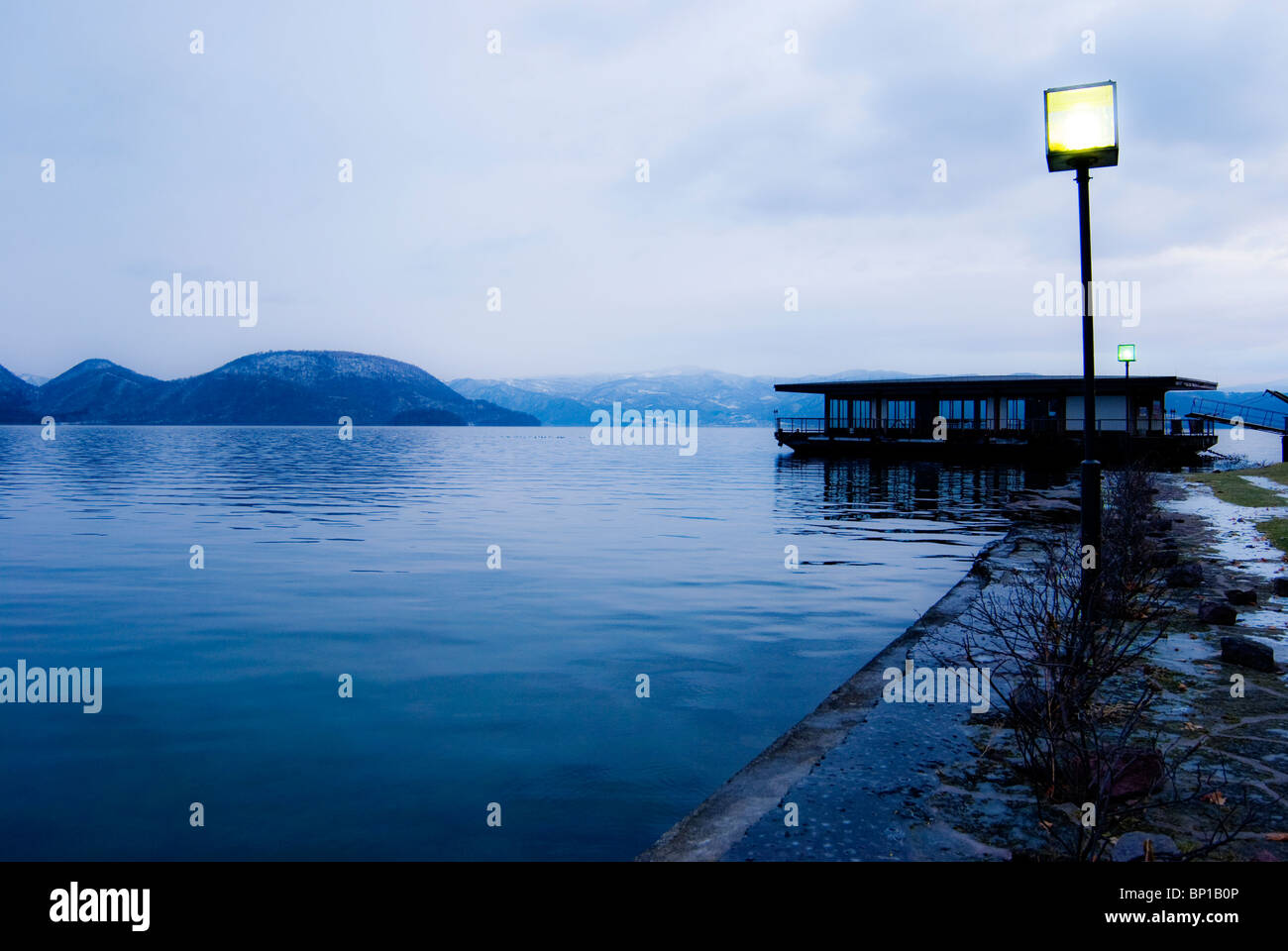 Toya Lake in mattina presto, Hokkaido, Giappone, Asia Foto Stock