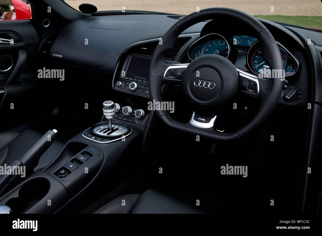 2010 Audi R8 Spider V10 cruscotto Foto Stock