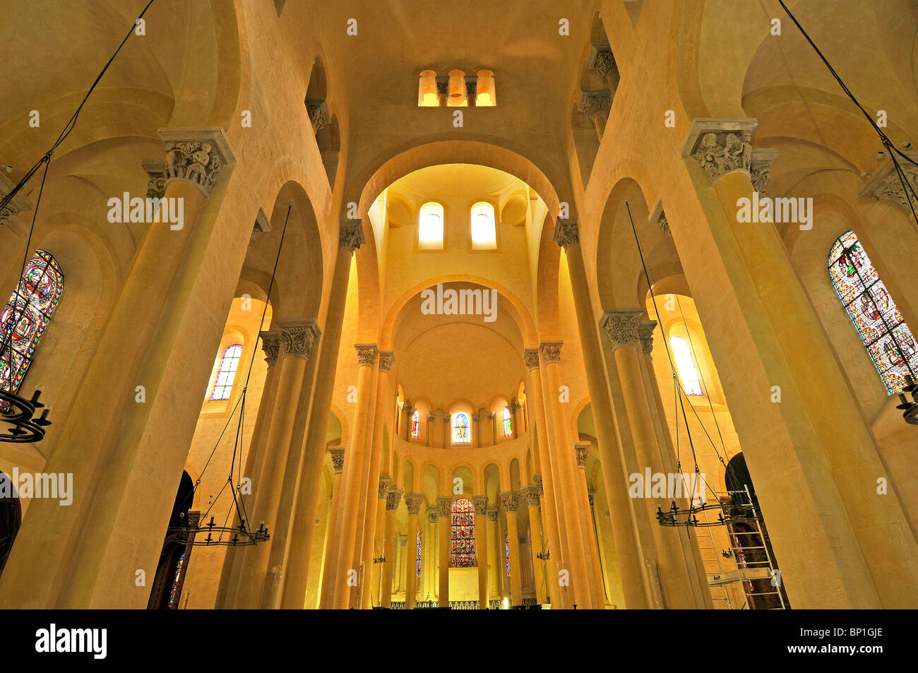 Francia Auvergne Puy de Dôme, Clermont-Ferrand, Notre-Dame-du-basilica di porta Foto Stock