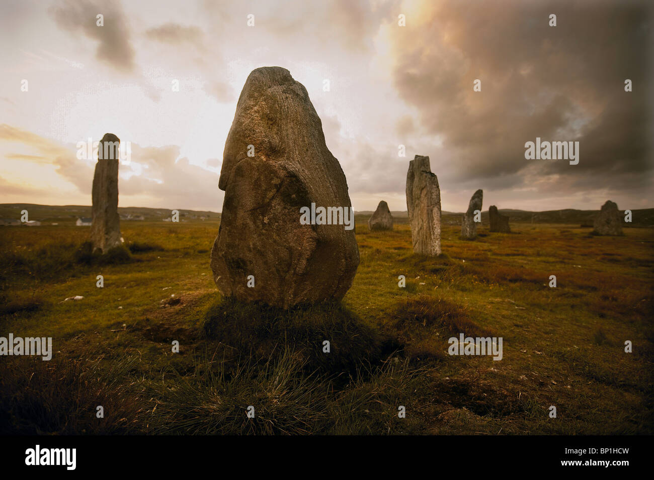 Callanish III (3) in piedi le pietre (o di Calanais), isola di Lewis, Ebridi Esterne, UK. Cnoc Fhillibhir Bheag pietre permanente Foto Stock