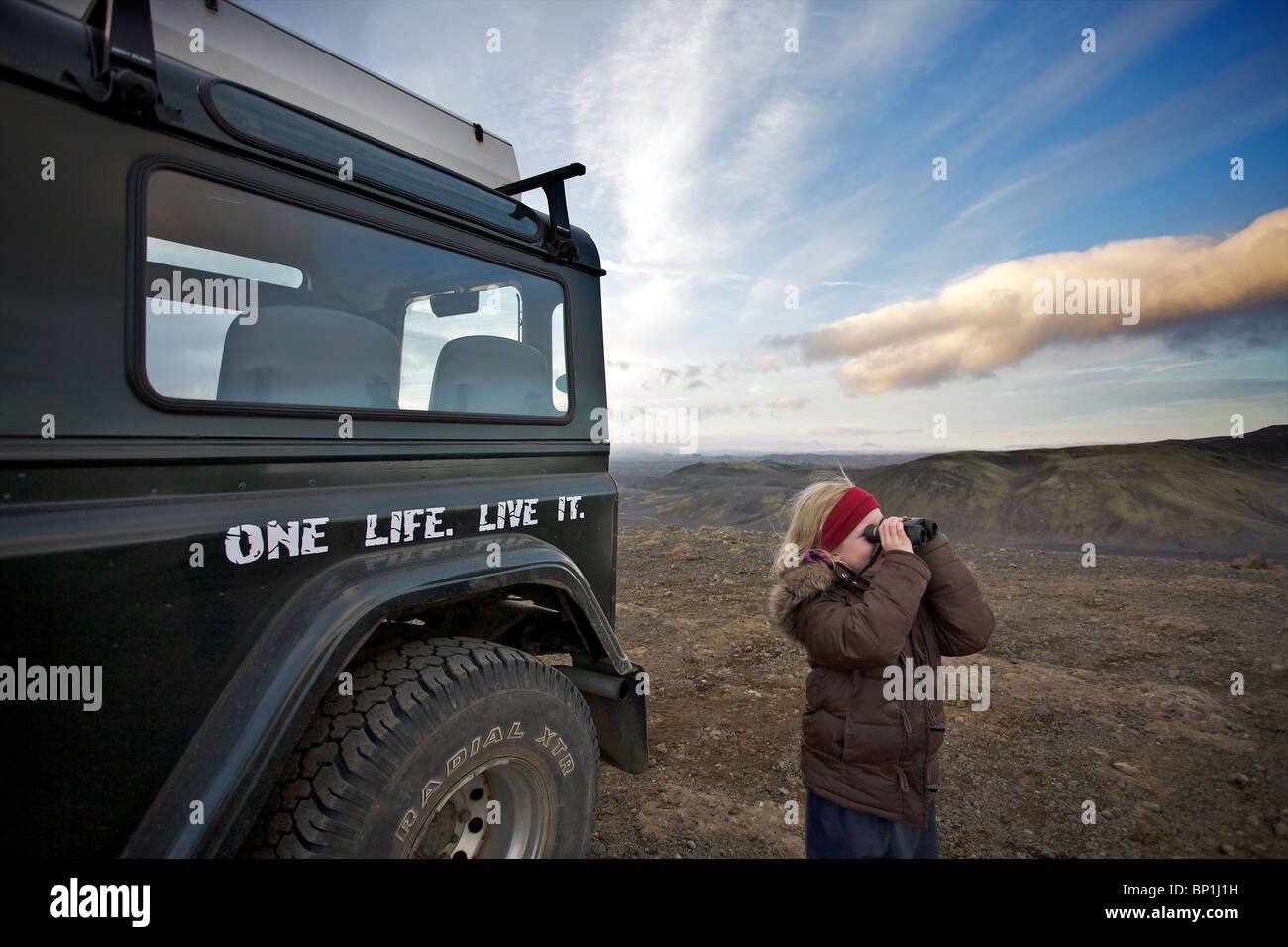 Ragazza giovane nelle Highlands di Islanda. Laki crateri, vatnajokull parco nazionale Foto Stock