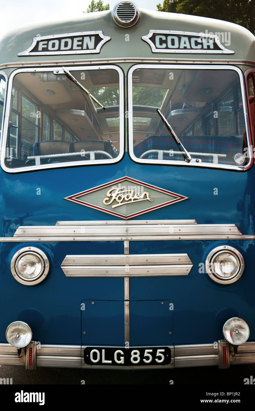 L'annata 1951 Foden PVRF6 Plaxton partecipante pullman in un vapore FAIR in Inghilterra Foto Stock