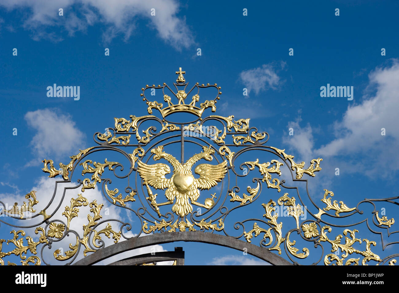 Artistico ferro battuto davanti al Palazzo di Caterina, San Pietroburgo, Russia Foto Stock