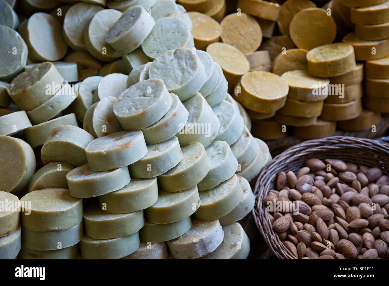 Prodotto localmente il sapone nella città vecchia, Mardin, Turchia Foto Stock
