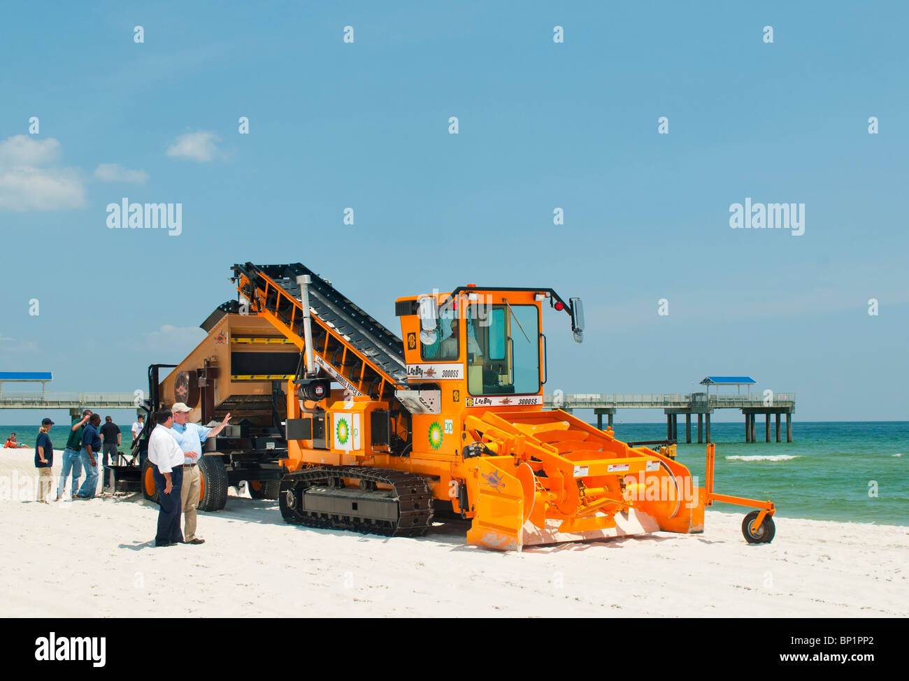 La "e" di squalo, un BP spiaggia sviluppato lo strumento di pulizia. Foto Stock