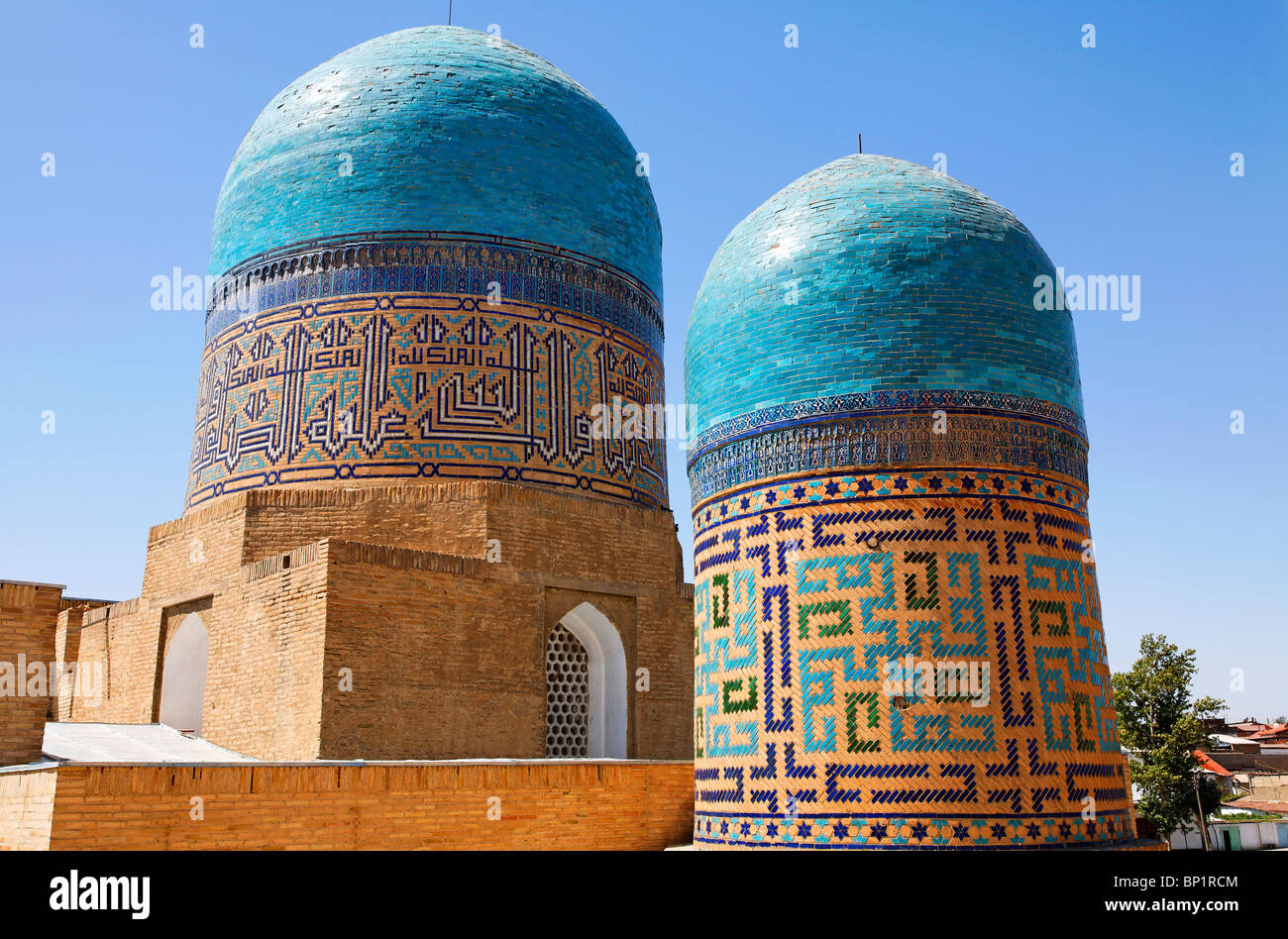 Uzbekistan - Samarcanda - cupole a Shah-i-Zindi, avenue di mausolei Foto Stock