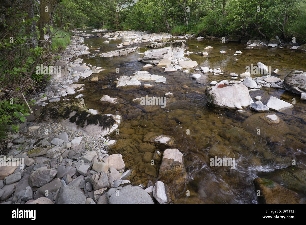 Hermitage acqua nel Liddesdale, Scottish Borders - streaming e pietre. Foto Stock