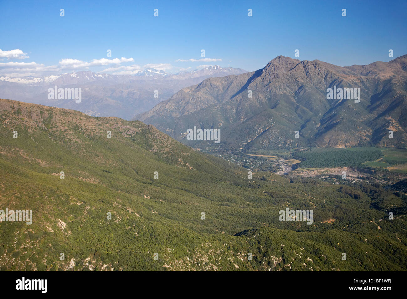 Maipo Valley e montagne delle Ande, vicino a Santiago del Cile, America del Sud - aerial Foto Stock