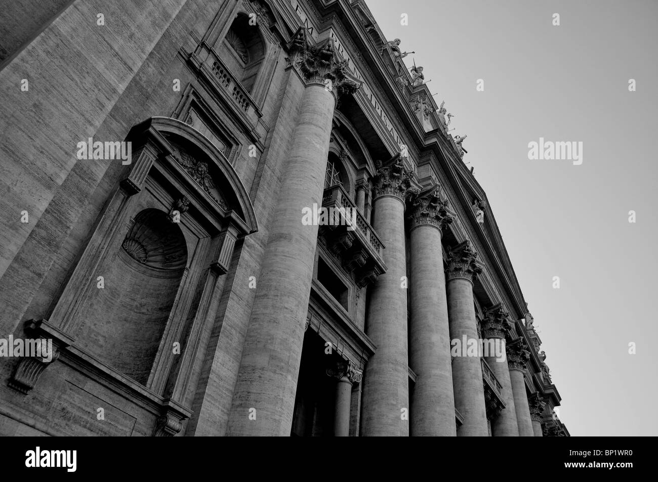 La facciata della Basilica di San Pietro a Roma Italia Foto Stock