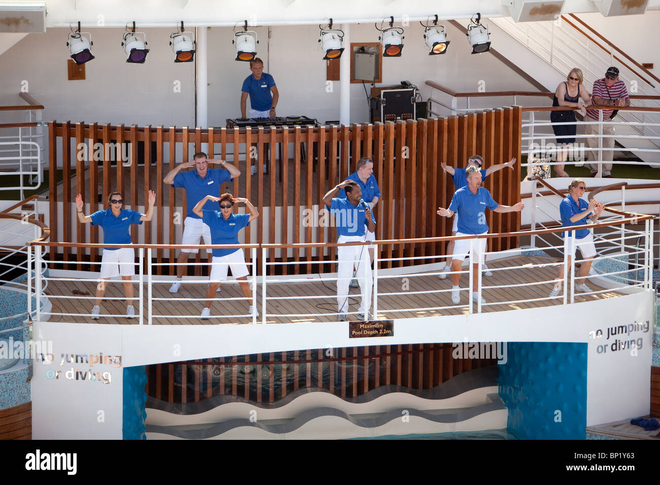 Tempo di festa a bordo nave passeggeri P&O Liner Ventura Foto Stock