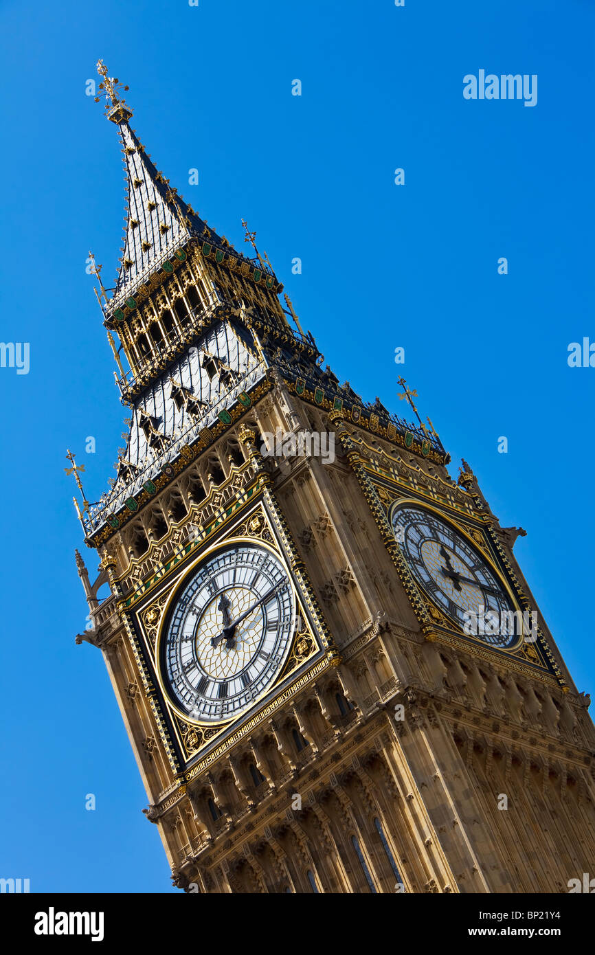 In prossimità della superficie dell'orologio sul famoso punto di riferimento di clock tower noto come Big Ben a Londra, Inghilterra. Foto Stock