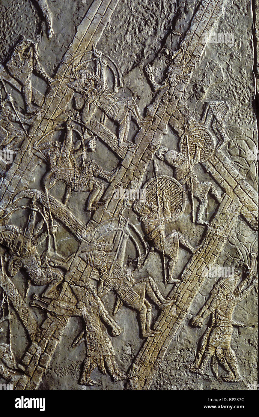 Scene di battaglia che raffigura la conquista di Lachis dall'esercito assiro. Sollievo IN SANNAHERIB'S PALLACE IN NINVEH raffigurante il Foto Stock