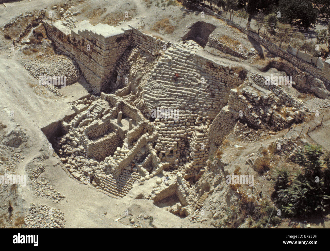 164. Città di David, AREA G' con la parete di appoggio di una 10TH. C. BC. Struttura Foto Stock