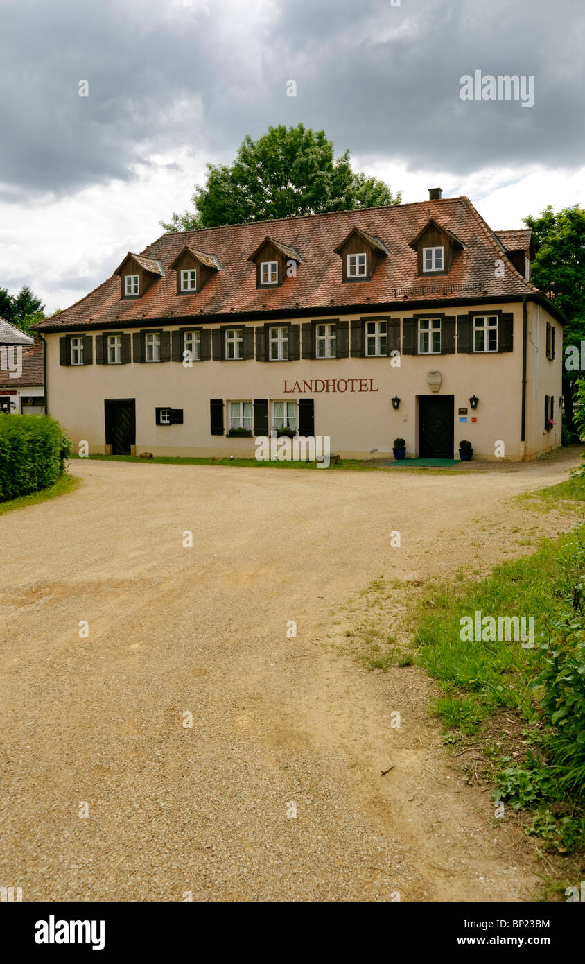 Landhotel nella piccola cittadina di Buttenheim, Franconia, Baviera, Germania. Foto Stock