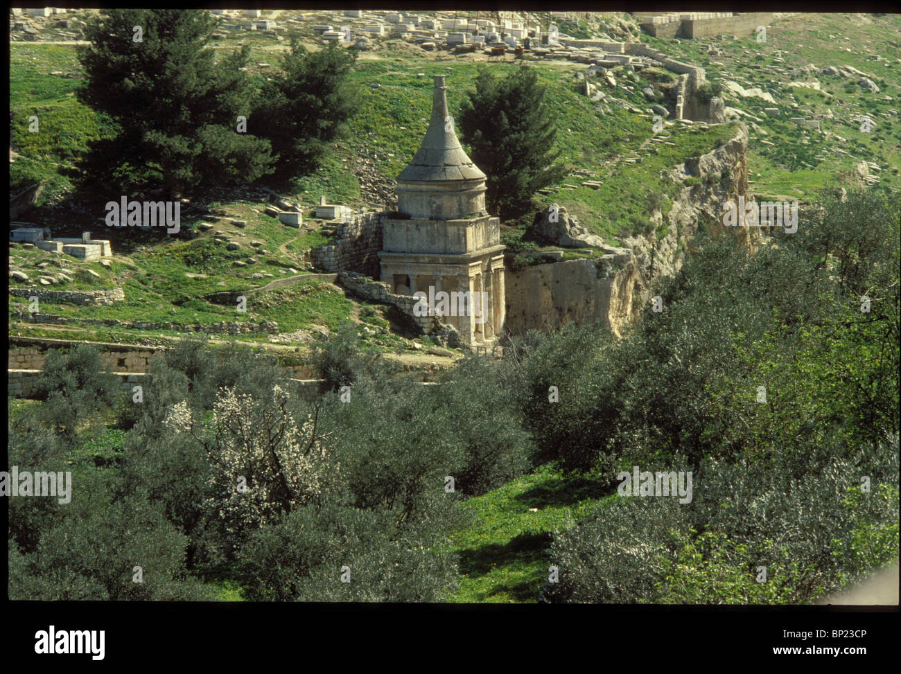 Scavato nella roccia struttura nel torrente Kidron vicino a Gerusalemme TRADITIONALY chiamato la tomba di Assalonne probabilmente costruito al momento del Foto Stock