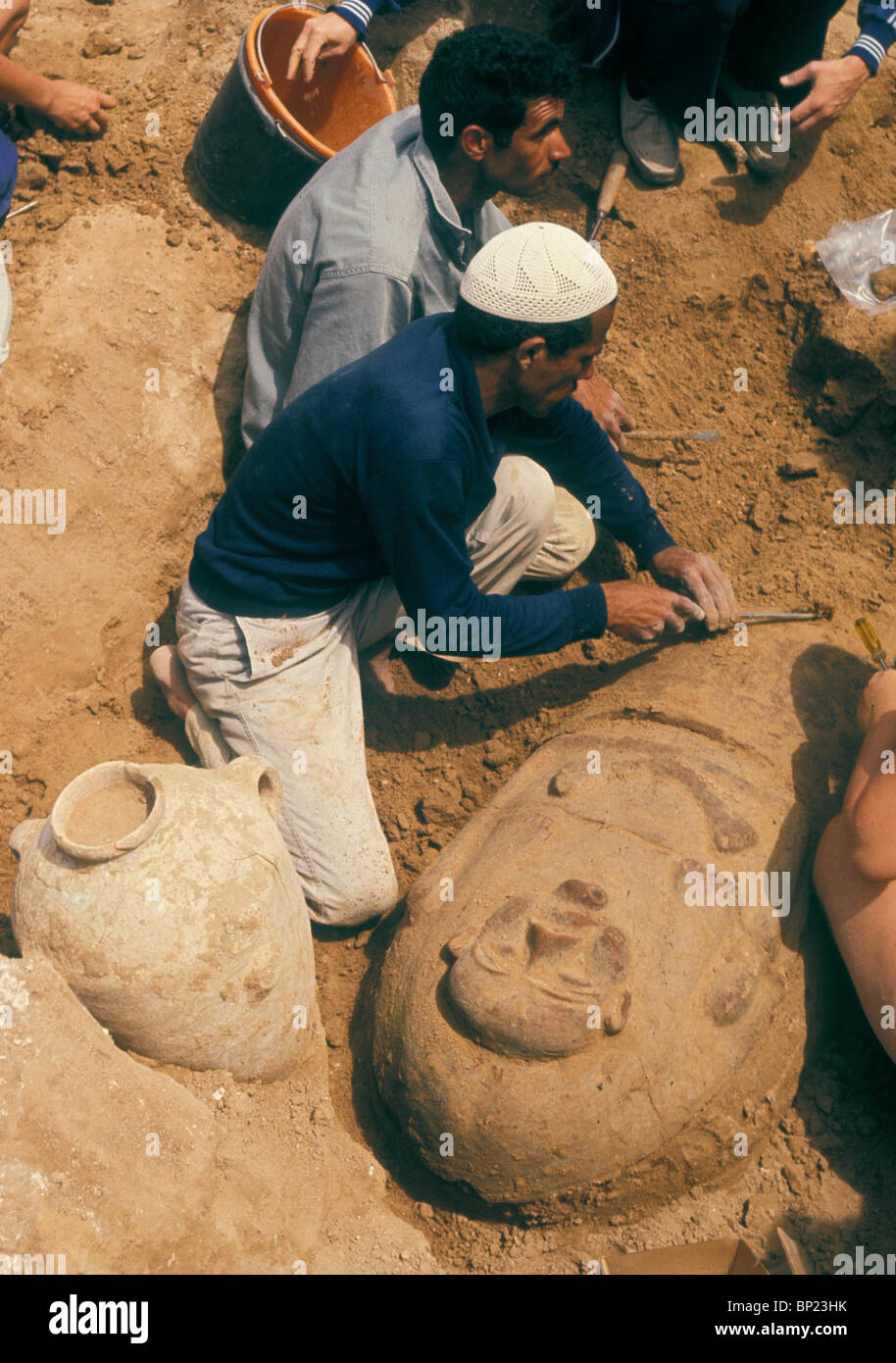 218. Scavo di ANTHROPOIDIC sepolture di DEIR-EL BALACH, a sud di Gaza. Fine periodo CNAANITE, CA. 14-13TH. C. BC. Foto Stock