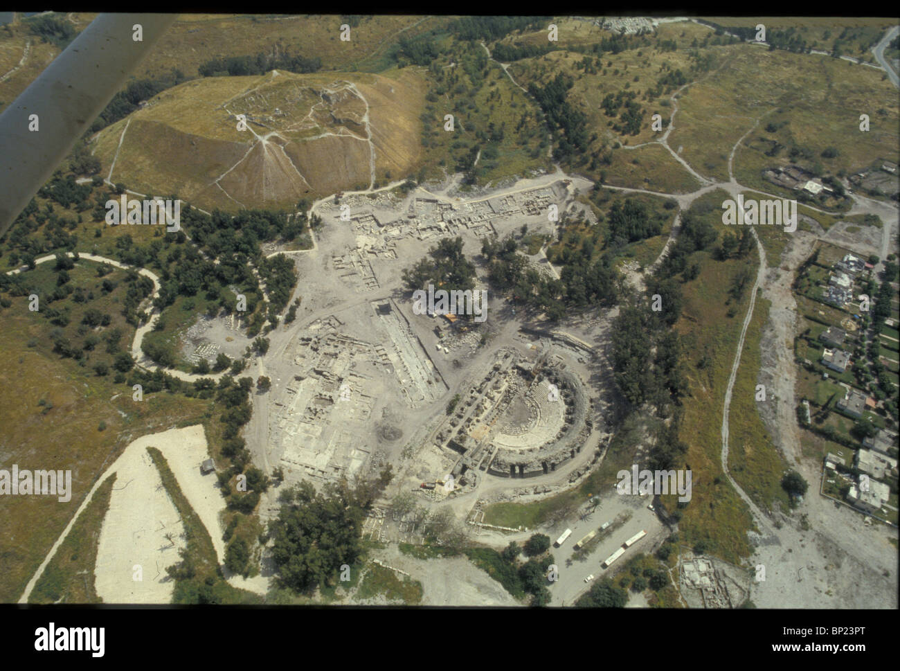 280. BEITH SHEAN, vista degli scavi della città romana con l'anfiteatro, CARDO E ALTRI EDIFICI Foto Stock