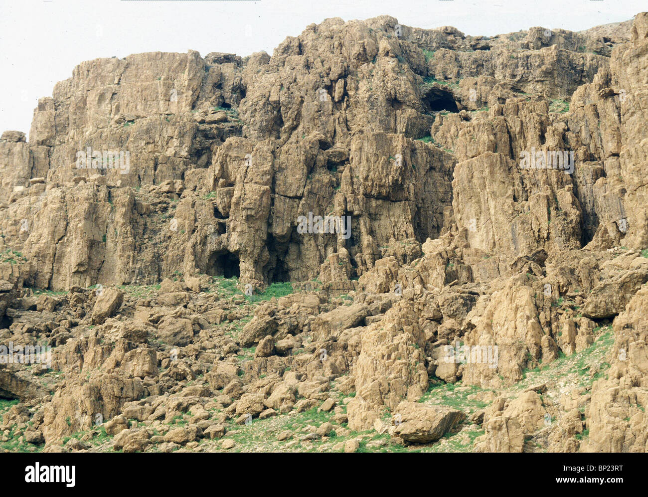 293. QUMRAN - Le rocce in cui le grotte n. 1 E 2 SONO SITUATI Foto Stock
