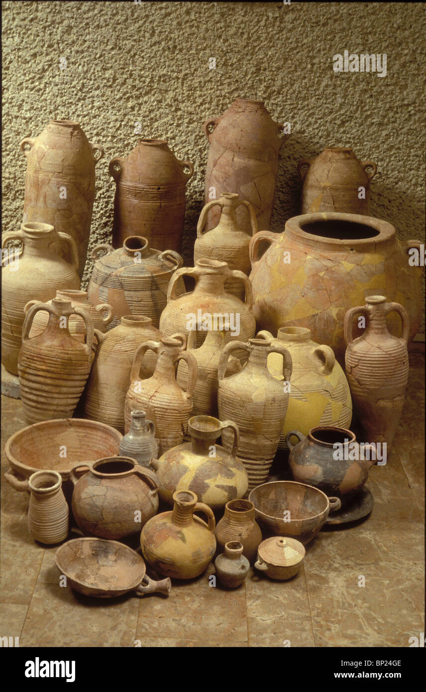 562. Tipiche ceramiche bizantina, storage di vasi e altri utensili domestici, Foto Stock