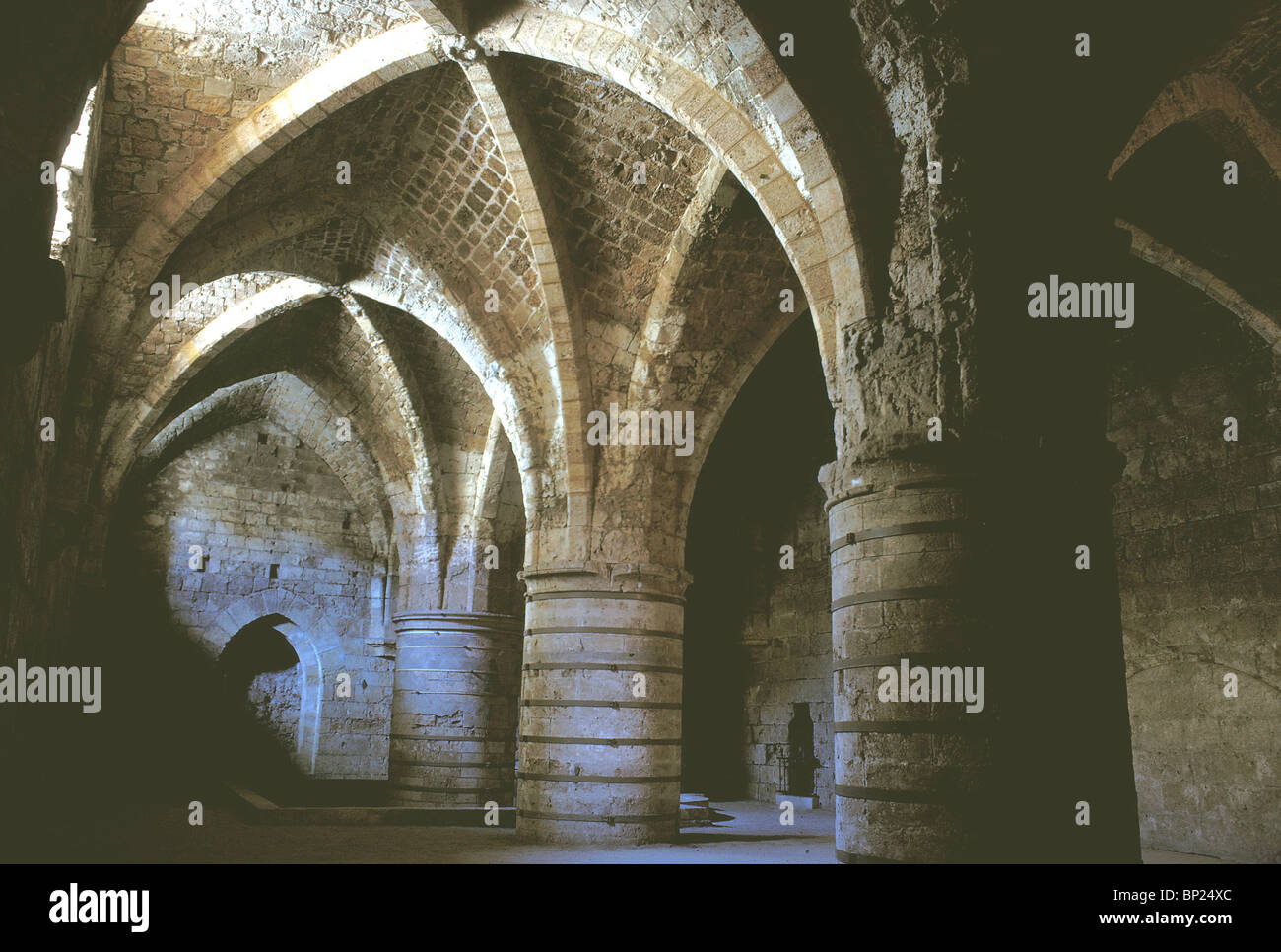 684. ACCO - Architettura del crociato, REFLECTORY nella cripta della ST. Giovanni Foto Stock