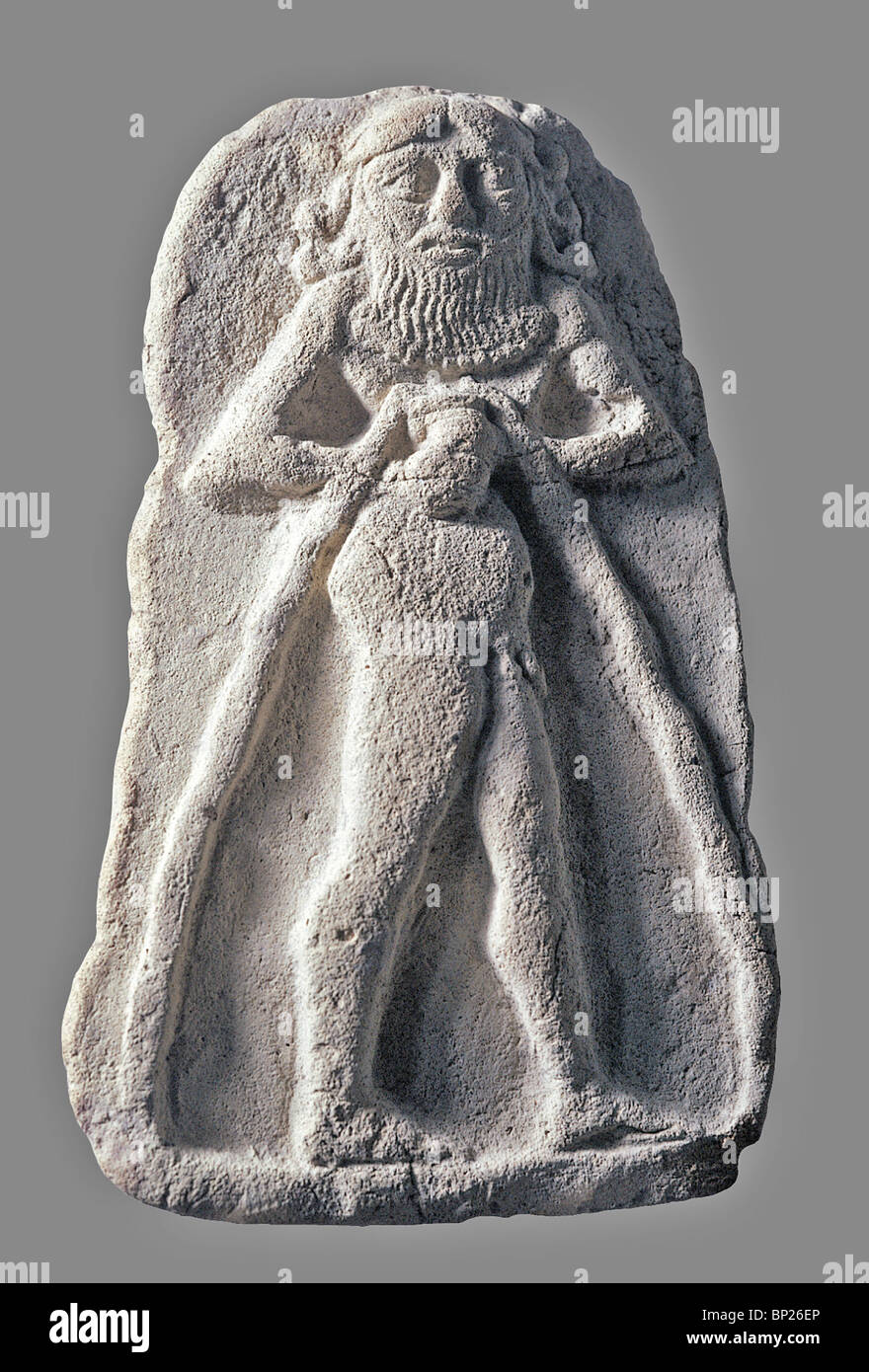 1037. Placca in terracotta raffigurante un magico spirito con acqua che fluisce da un vaso, UR, C. 1900 A.C. Foto Stock