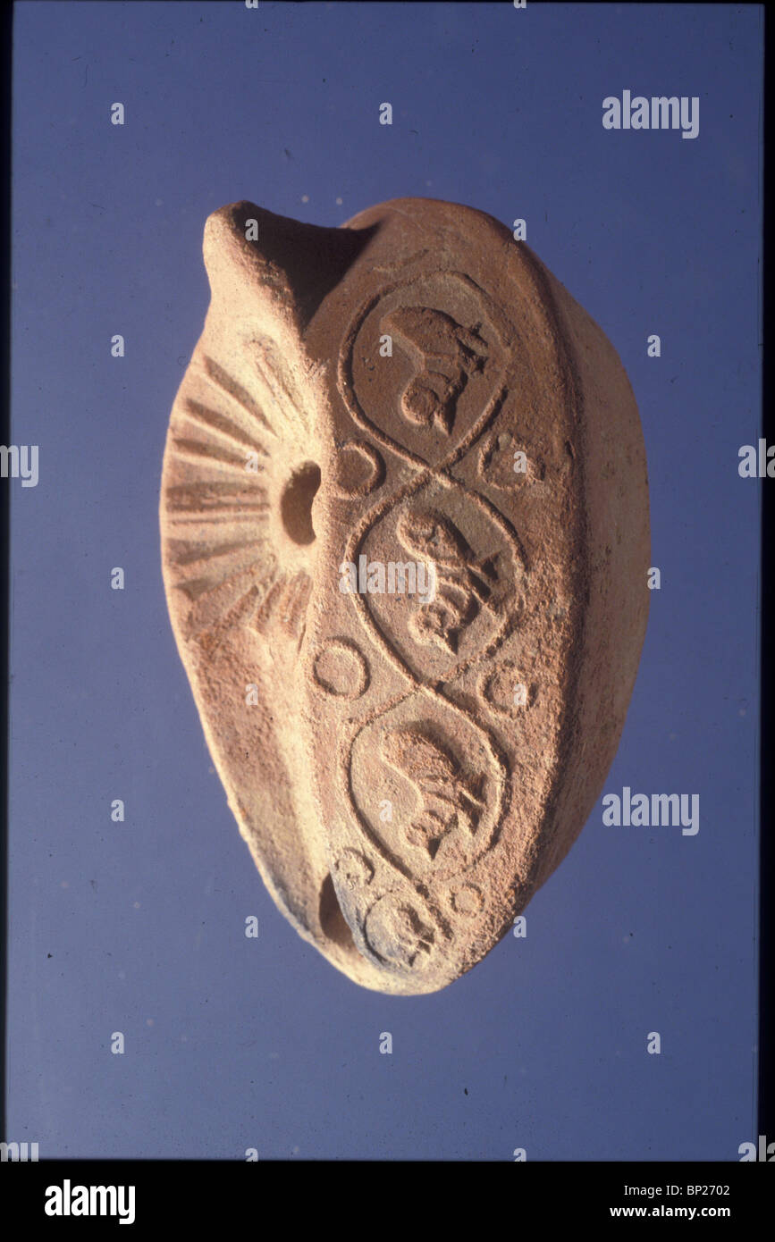 1328. Periodo arabo di lucerne DECORATE CON LA FAUNA E MOTIVS floreali Foto Stock