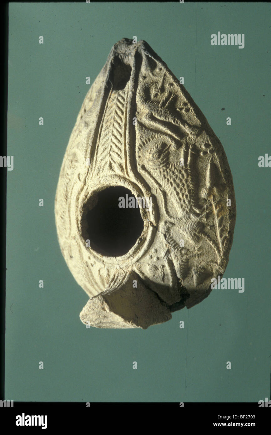 1328. Periodo arabo di lucerne DECORATE CON LA FAUNA E MOTIVS floreali Foto Stock