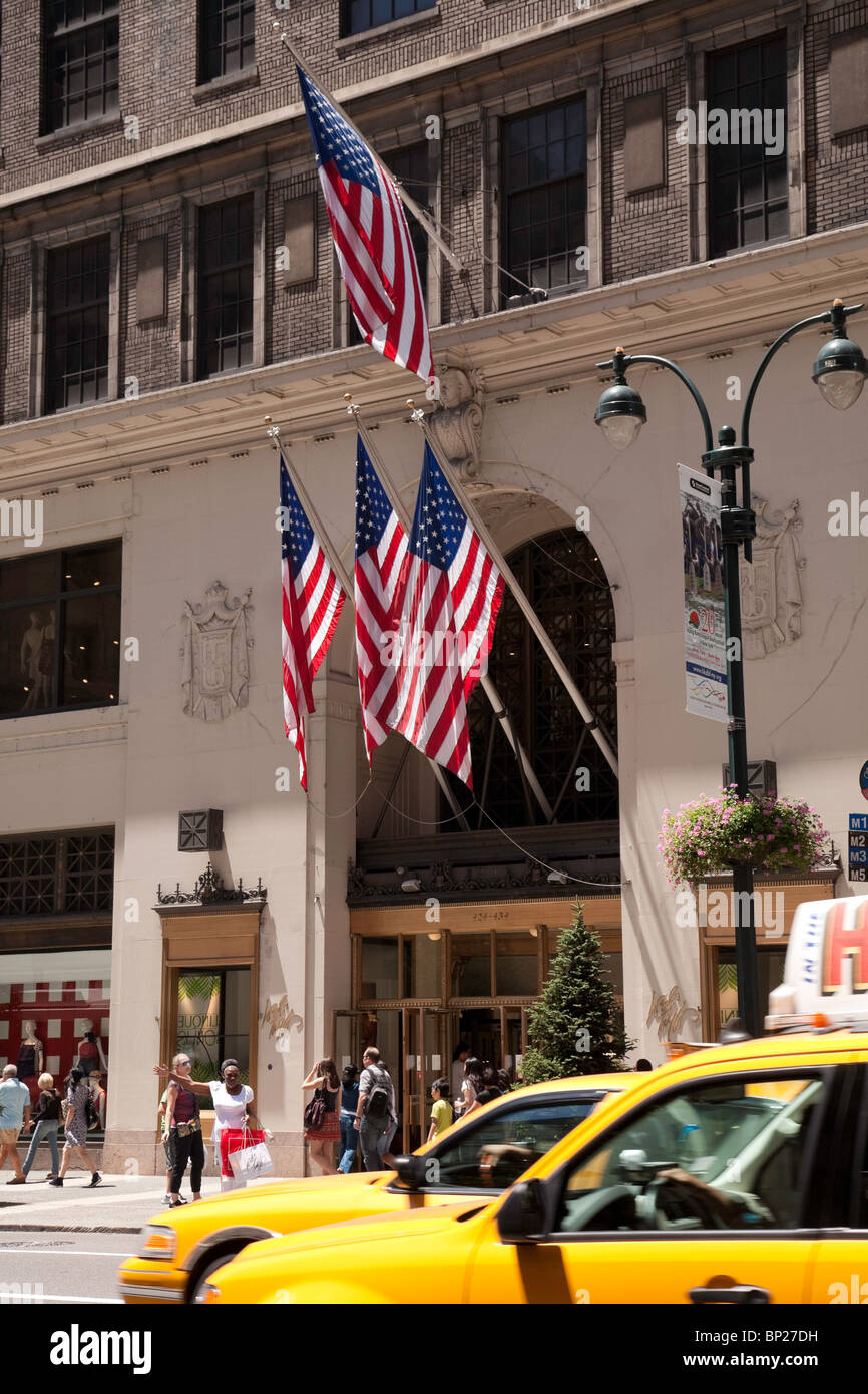 Ingresso al Signore & Taylor Department Store, Fifth Avenue, New York Foto Stock